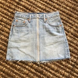 LEVIS Front Zip Denim Skirt